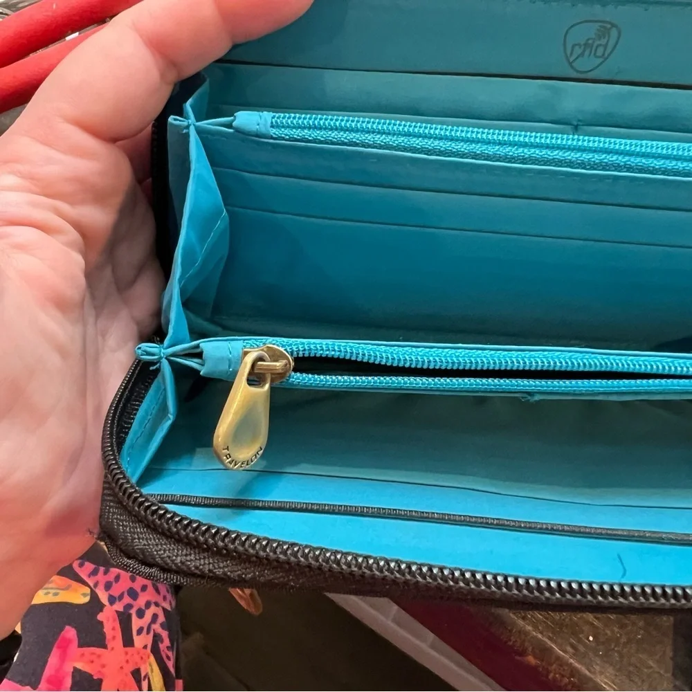 Travelon RFID black full size zip around wallet wristlet